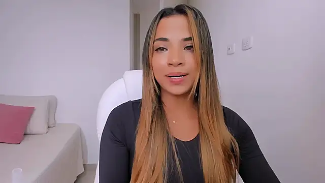 Snapshot of Chloe_Rain chatting on 14, 12, 2025 Chloe Rain online show from 14, 12, 2025