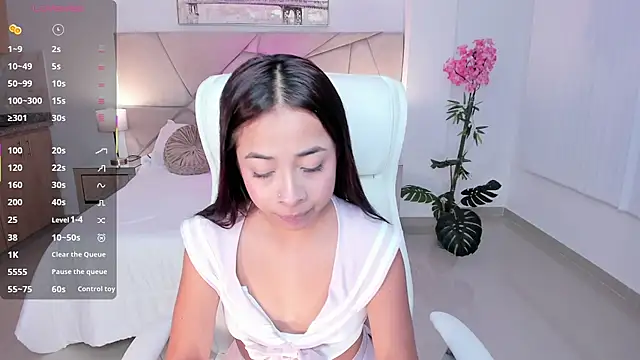 July Adams online show from 14, 10, 2025