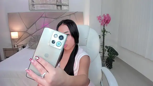 Snapshot of July_Adams chatting on 21, 12, 2025 July Adams online show from 21, 12, 2025