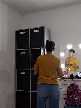 Snapshot of Merybeks chatting on 17, 10, 2025 Merybeks online show from 17, 10, 2025