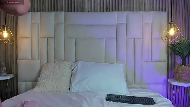 LovelyEyesx online show from 15, 4, 2026