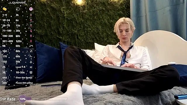 Snapshot of fiachand chatting on 30, 11, 2025 fiachand online show from 30, 11, 2025