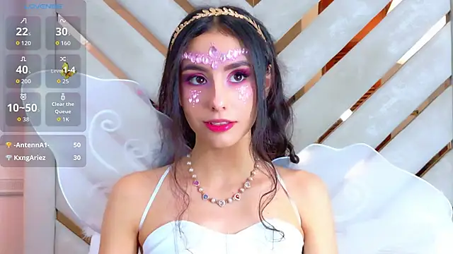 Snapshot of Sarah-Grace chatting on 31, 10, 2025 Sarah-Grace online show from 31, 10, 2025