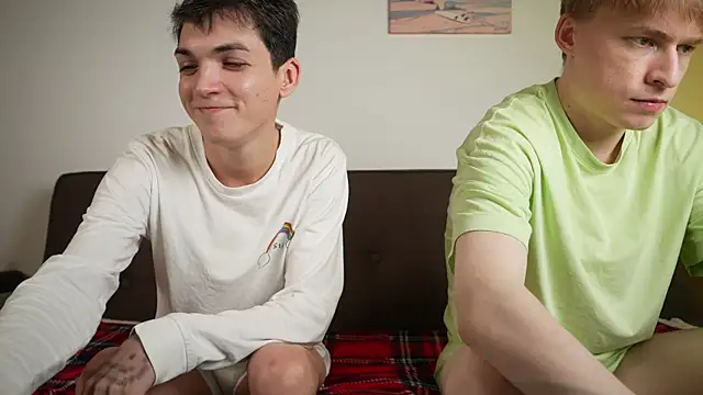 Snapshot of MattyandAiden chatting on 17, 12, 2025 MattyandAiden online show from 17, 12, 2025