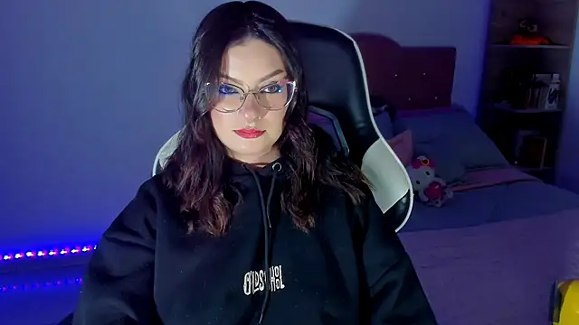 OphelianaRose33 online show from 23, 4, 2026