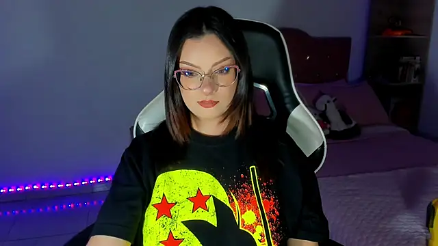 OphelianaRose33 online show from 15, 5, 2026