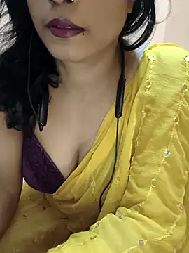 Snapshot of Divya_Bharti chatting on 13, 11, 2025 Divya Bharti online show from 13, 11, 2025