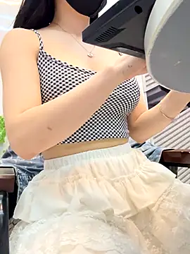 Linh 2004 online show from 20, 9, 2025