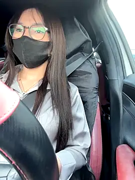 Linh 2004 online show from 8, 10, 2025