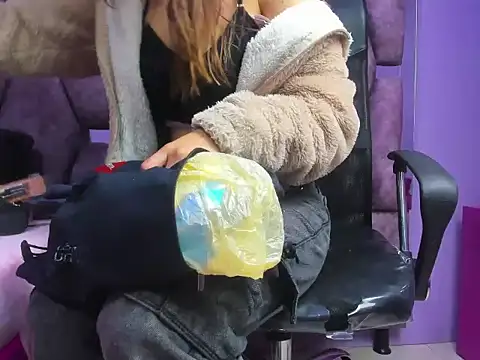 Snapshot of Emy_Latin chatting on 26, 9, 2025 Emy Latin online show from 26, 9, 2025