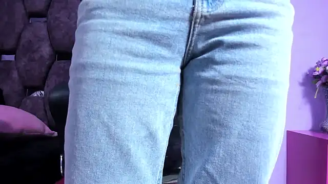 Snapshot of Emy_Latin chatting on 10, 11, 2025 Emy Latin online show from 10, 11, 2025