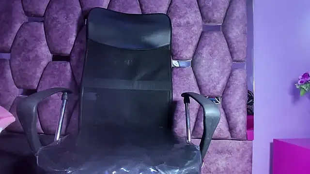 Snapshot of Emy_Latin chatting on 24, 11, 2025 Emy Latin online show from 24, 11, 2025