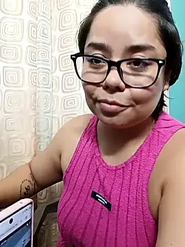 Snapshot of saenz_eymi chatting on 1, 5, 2026 saenz eymi online show from 1, 5, 2026