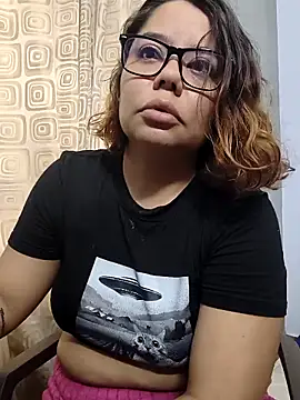 Snapshot of saenz_eymi chatting on 13, 5, 2026 saenz eymi online show from 13, 5, 2026
