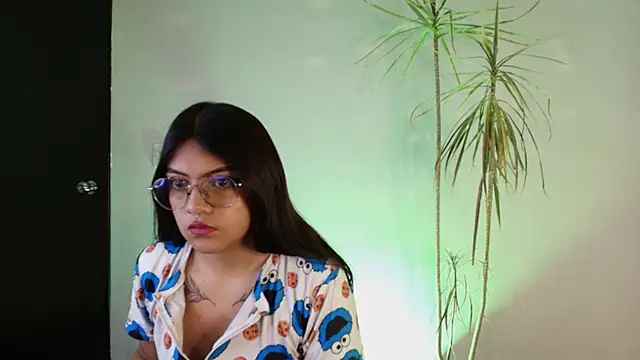 Snapshot of Lilith_and_Khloe chatting on 16, 9, 2025 Lilith and Khloe online show from 16, 9, 2025