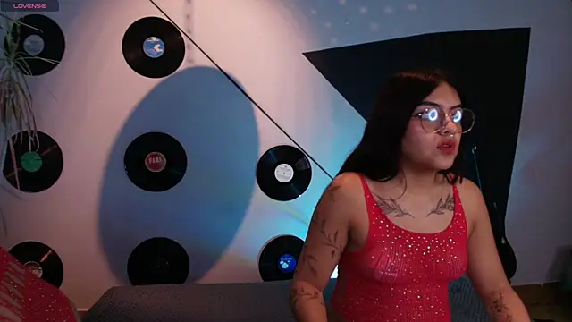 Snapshot of Lilith_and_Khloe chatting on 19, 9, 2025 Lilith and Khloe online show from 19, 9, 2025