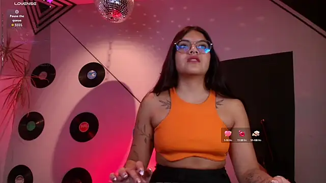 Snapshot of Lilith_and_Khloe chatting on 20, 9, 2025 Lilith and Khloe online show from 20, 9, 2025