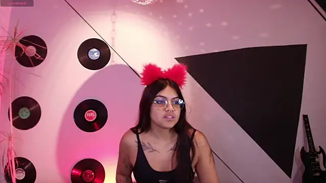 Snapshot of Lilith_and_Khloe chatting on 24, 9, 2025 Lilith and Khloe online show from 24, 9, 2025