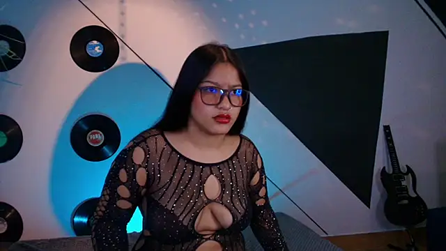 Snapshot of Lilith_and_Khloe chatting on 26, 9, 2025 Lilith and Khloe online show from 26, 9, 2025