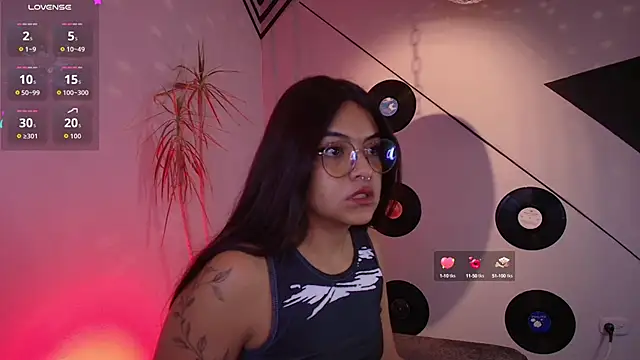 Snapshot of Lilith_and_Khloe chatting on 2, 10, 2025 Lilith and Khloe online show from 2, 10, 2025