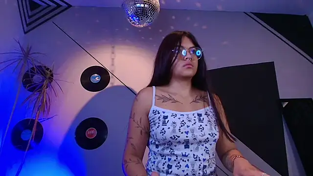 Snapshot of Lilith_and_Khloe chatting on 7, 10, 2025 Lilith and Khloe online show from 7, 10, 2025