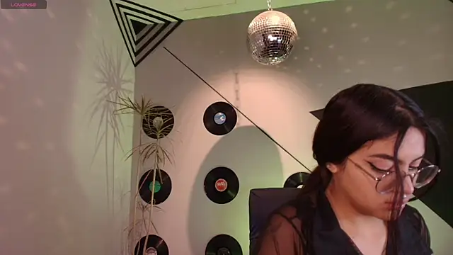 Snapshot of Lilith_and_Khloe chatting on 19, 10, 2025 Lilith and Khloe online show from 19, 10, 2025