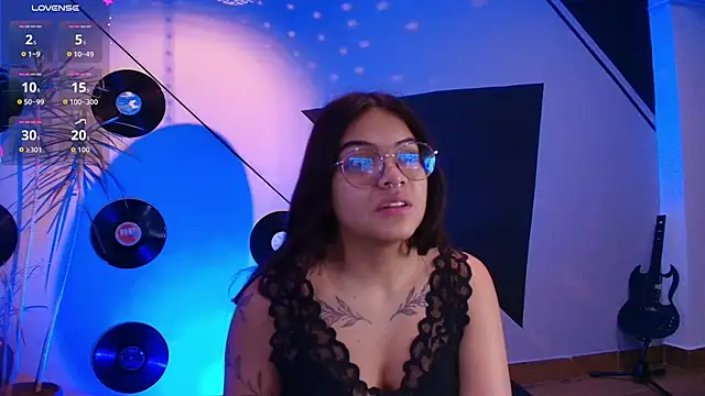 Snapshot of Lilith_and_Khloe chatting on 30, 10, 2025 Lilith and Khloe online show from 30, 10, 2025