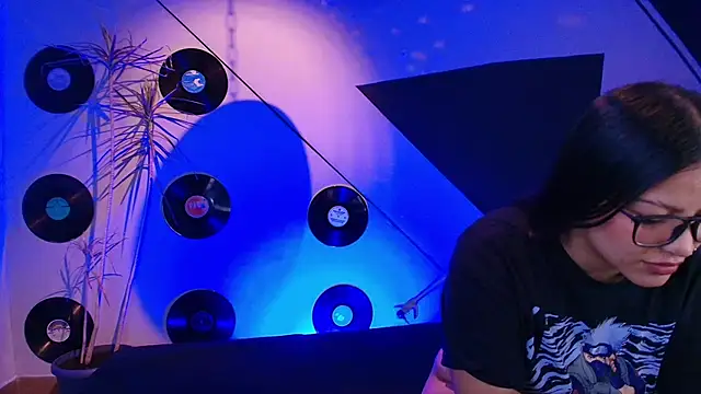 Snapshot of Lilith_and_Khloe chatting on 1, 11, 2025 Lilith and Khloe online show from 1, 11, 2025