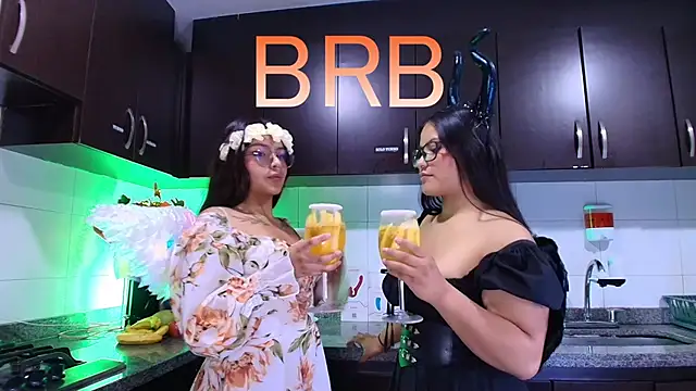 Snapshot of Lilith_and_Khloe chatting on 2, 11, 2025 Lilith and Khloe online show from 2, 11, 2025