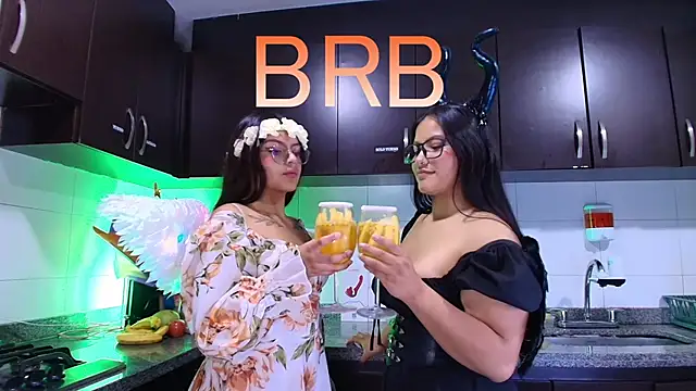 Snapshot of Lilith_and_Khloe chatting on 6, 11, 2025 Lilith and Khloe online show from 6, 11, 2025