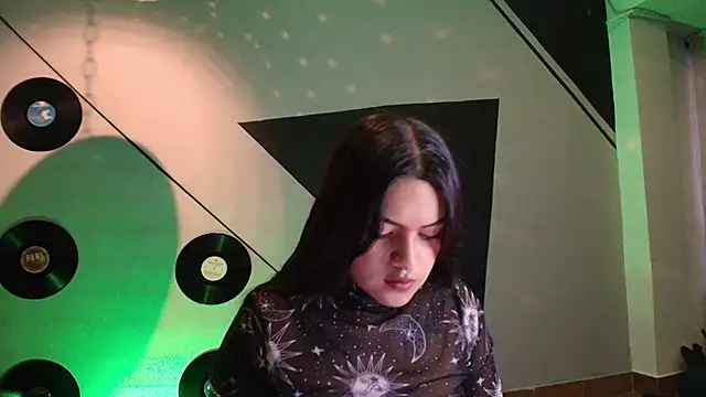 Snapshot of Lilith_and_Khloe chatting on 15, 11, 2025 Lilith and Khloe online show from 15, 11, 2025