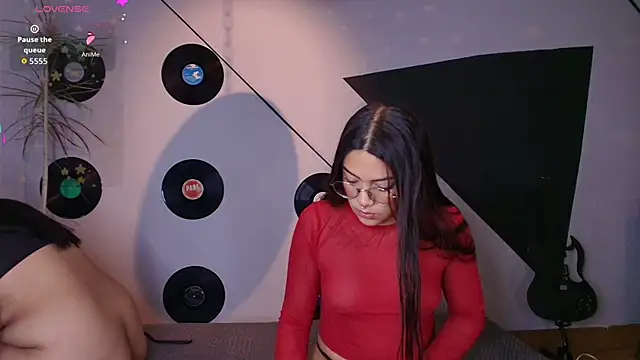 Snapshot of Lilith_and_Khloe chatting on 28, 11, 2025 Lilith and Khloe online show from 28, 11, 2025