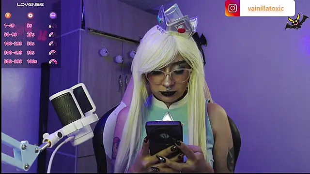 vainilla doll online show from 3, 10, 2025