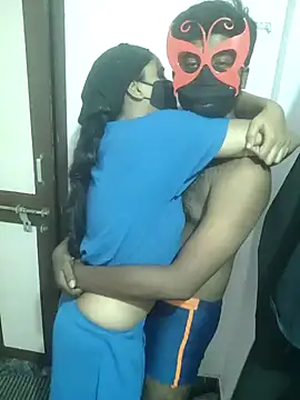 Snapshot of 00USER chatting on 13, 10, 2025 00USER online show from 13, 10, 2025