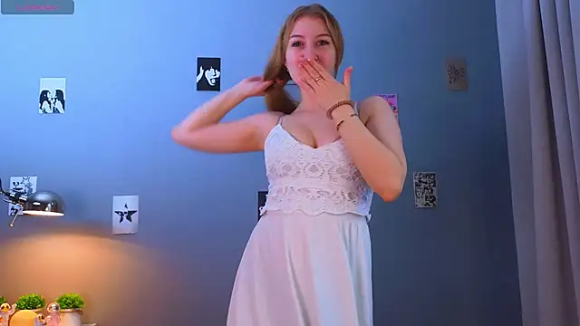 Snapshot of LorettaGladman chatting on 23, 10, 2025 LorettaGladman online show from 23, 10, 2025