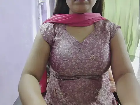 Snapshot of Naina_007 chatting on 22, 9, 2025 Naina 007 online show from 22, 9, 2025