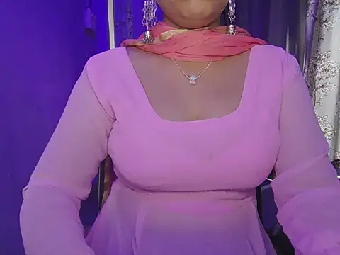 Snapshot of Naina_007 chatting on 28, 10, 2025 Naina 007 online show from 28, 10, 2025