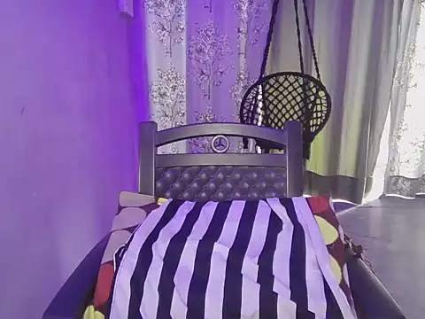 Snapshot of Naina_007 chatting on 28, 11, 2025 Naina 007 online show from 28, 11, 2025