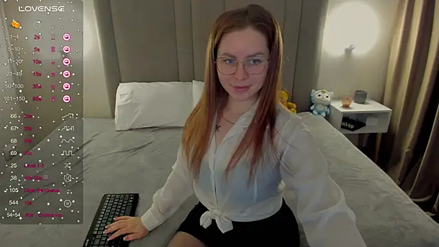 MikaBloom online show from 9, 3, 2026