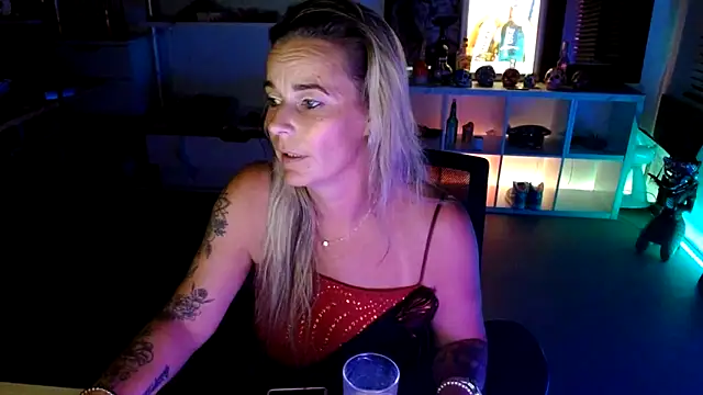 Mrs-Aurora online show from 5, 10, 2025