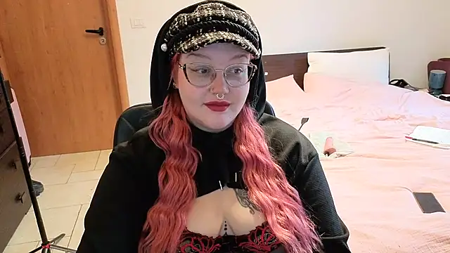 Snapshot of AlyssaWonderland chatting on 4, 12, 2025 AlyssaWonderland online show from 4, 12, 2025