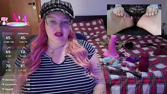 Snapshot of AlyssaWonderland chatting on 13, 12, 2025 AlyssaWonderland online show from 13, 12, 2025