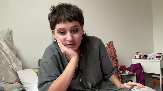 NIQUE TARAXX online show from 4, 10, 2025