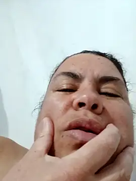 Snapshot of yaneth_ chatting on 12, 11, 2025 yaneth online show from 12, 11, 2025