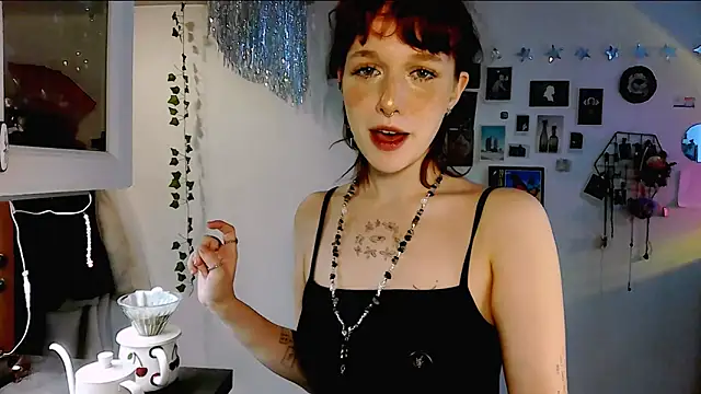 Snapshot of LeelooYolo chatting on 17, 4, 2026 LeelooYolo online show from 17, 4, 2026