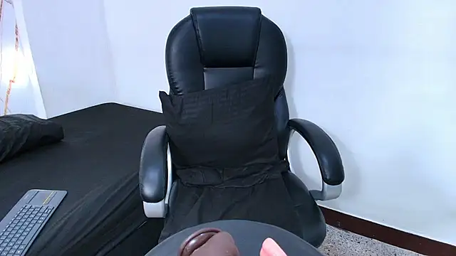 Snapshot of Karla_hilton1 chatting on 13, 12, 2025 Karla hilton1 online show from 13, 12, 2025