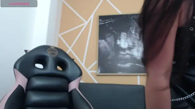 olivia russo  online show from 19, 10, 2025