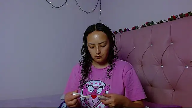 Snapshot of manumeow1 chatting on 4, 12, 2025 manumeow1 online show from 4, 12, 2025