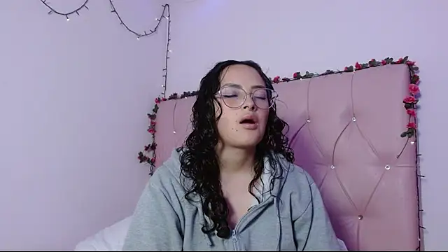 Snapshot of manumeow1 chatting on 14, 12, 2025 manumeow1 online show from 14, 12, 2025