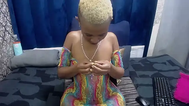 Snapshot of GoldenBigAssCurvy chatting on 18, 9, 2025 GoldenBigAssCurvy online show from 18, 9, 2025